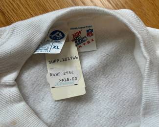V124 - $25. 1980s Cleveland Browns Sweatshirt. NWT. Size XL.