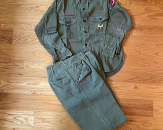 V109 - $30. 1940’s BSA Boy Scouts of America Set.