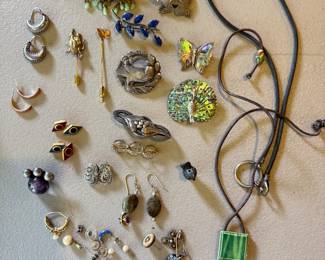 Costume jewelry 