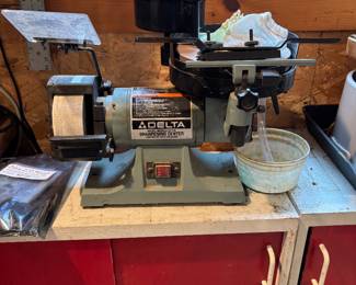 Delta bench grinder