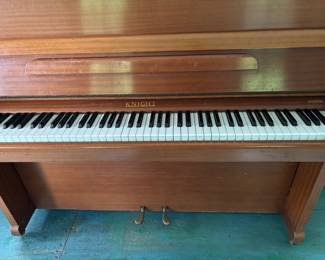Knight piano, please bring assistance to move
