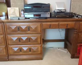 Young Hinkle Country Spanish Style Oak Desk