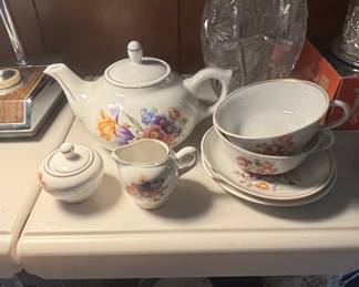 Kahla German Democratic Republic Floral Tea Set