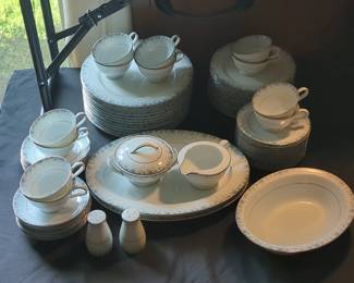 Noritake Kathleen Pattern Dinnerware Set for 12