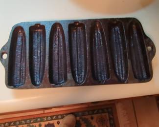 Vintage Cast Iron 7-Ear Corn Stick Pan