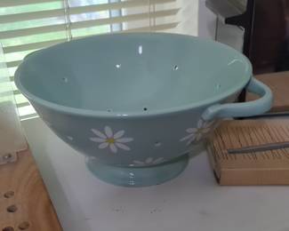 Teleflora Ceramic Colander with Daisy Motif