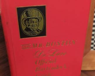 Old Mr. Boston De Luxe Official Bartender's Guide (1967, 40th Printing)