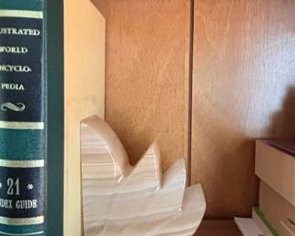 Carved Onyx Fan/Scallop Leaf Bookends