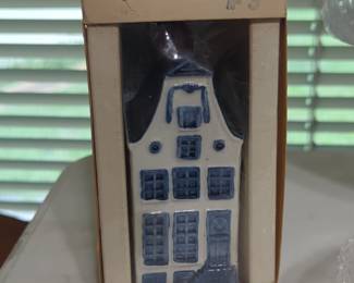 KLM Delft Blue House Figurine No. 9