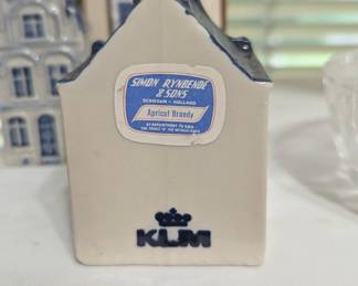 KLM Delft Blue Houses - Apricot Brandy by Simon Rynbende