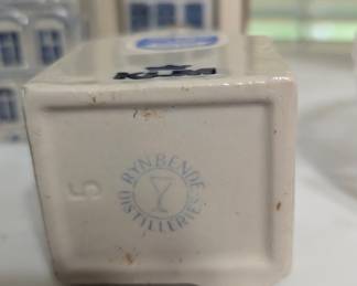 KLM Delft Blue Houses - Apricot Brandy by Simon Rynbende
