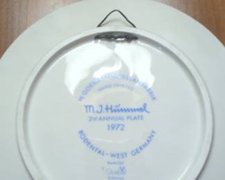 M.J. Hummel 1972 Annual Plate "Hear Ye, Hear Ye"