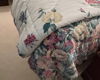 Laura Ashley Twin Size Floral Comforter