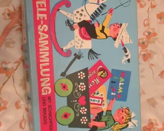Spiele-Sammlung (Game Collection) by Schlieper with Chess Figures and Mikado
