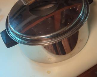 Ekco "Stain-Proof" 4 1/2 Quart Stock Pot