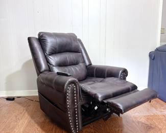 Flexsteel Oscar Power Recliner This item is available for purchase pre-sale. It can be purchased on our website using this link: https://www.pureandsimplecarolinas.com/shop/cherryville