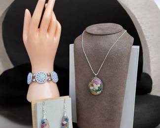 Seashell Pendant Necklace Earrings Medallion Stretch Bracelet