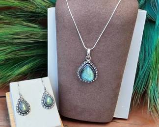 Fiery Labradorite Pendant Necklace With Matching Earrings
