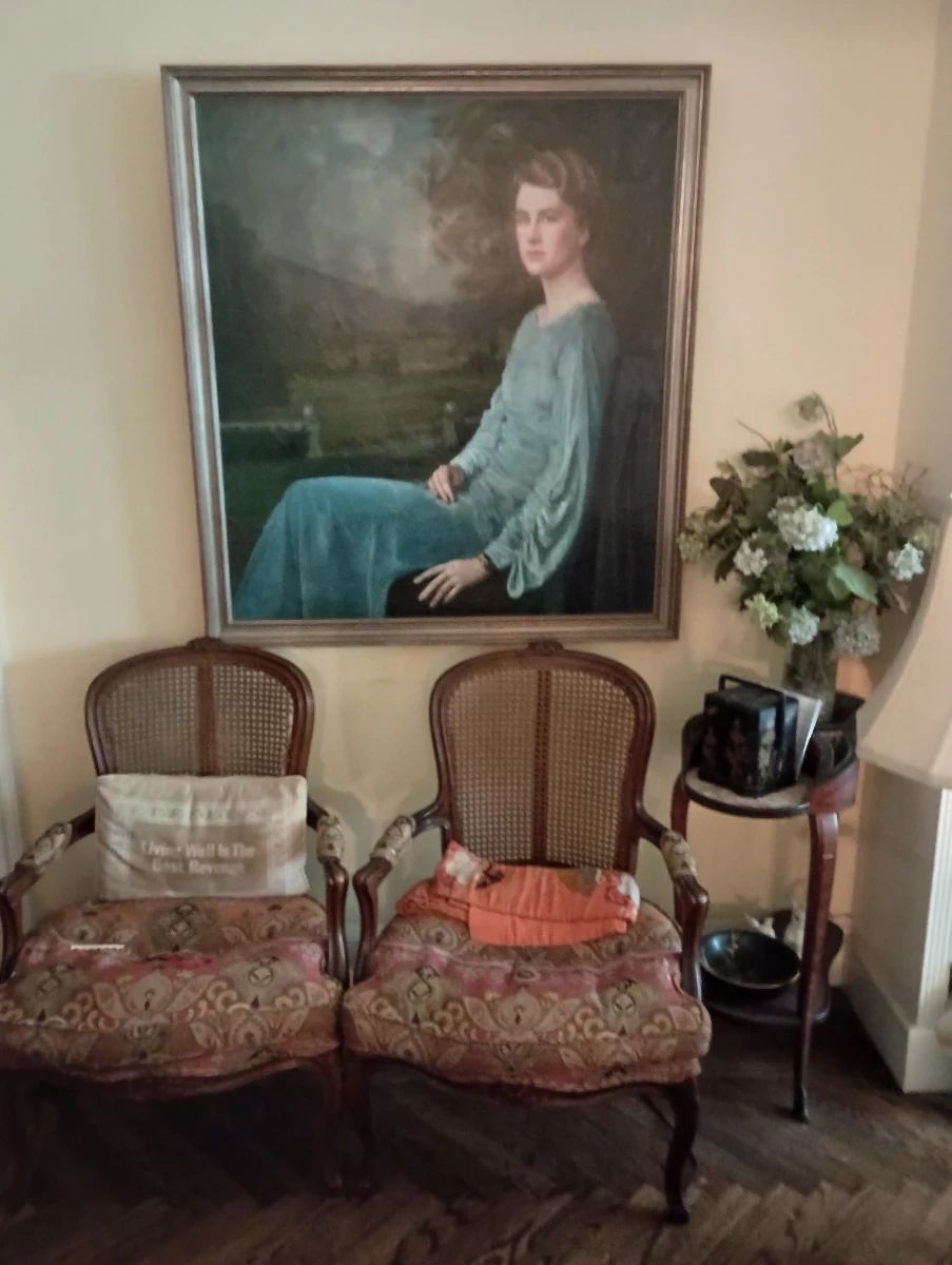 Donald Squier portrait, fauteuils