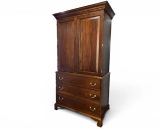 Walnut Owen Suter’s linen press