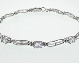 10kt aquamarine and diamond bracelet