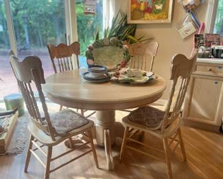 Round Table, 4 Chairs, Table Extender and Lazy Susan Included