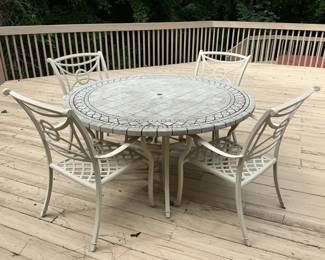 Round Tiletop Patio Table