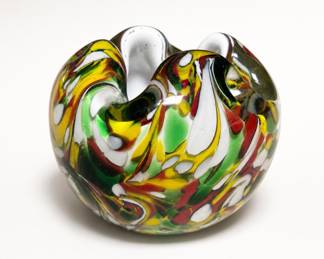 Lot 507: Cased Spatter Art Glass Rose Bowl