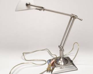 Lot 213: Brushed Steel Bankers-Style Desk Lamp