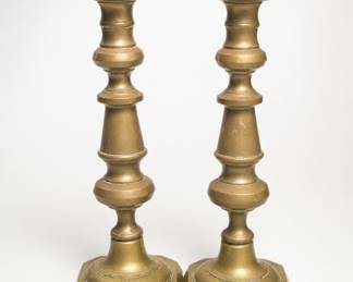 Lot 463: Pair of Victorian-Style Turned Brass Candlesticks
