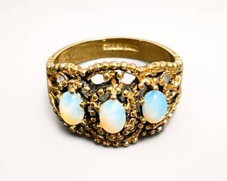 Lot 980: Gilt Sterling Silver 3-Stone Opalescent Filigree Ring