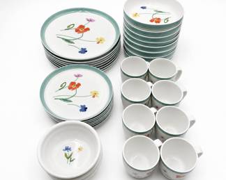 Lot 161: Mikasa "Soft Touch" Fine China Dinnerware Set