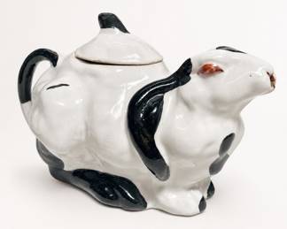 Lot 403: Figural Cow Ceramic Teapot