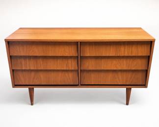 Lot 189: Mid-Century Modern Walnut 6-Drawer Dresser with Mirror
