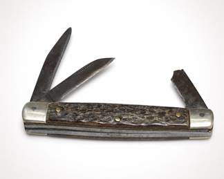 Lot 235: Three-Blade Jigged Bone Pocket Knife