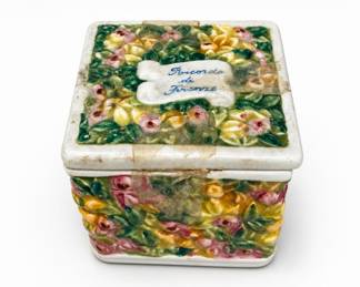 Lot 280: Italian "Ricordo di Firenze" Flower-Encrusted Porcelain Box