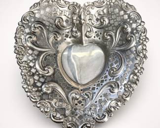 Lot 277: Gorham Sterling Silver Heart-Shaped Bonbon Dish #966