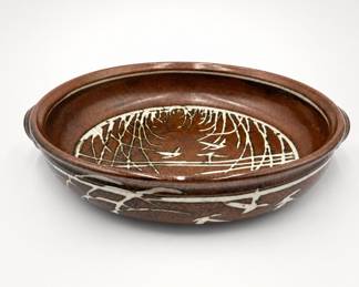 Lot 92: Studio Pottery Dish with Sgraffito Birds Design