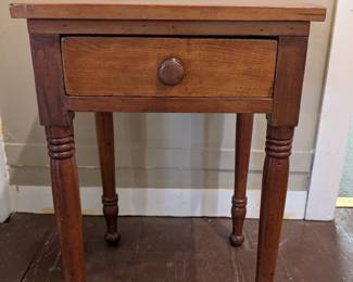 Sheraton One-Drawer Stand