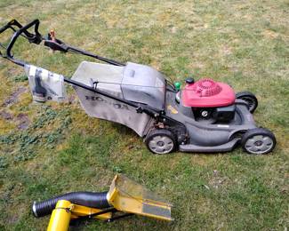 Honda lawn mower. Used. Runs