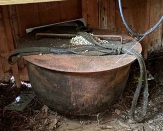 Large Lard cast iron rendering pot kettle cauldron