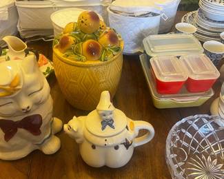 Vintage cookie jars, dishes, Pyrex 