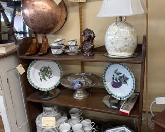 large copper pot, vintage lamp, plate decor, dish set