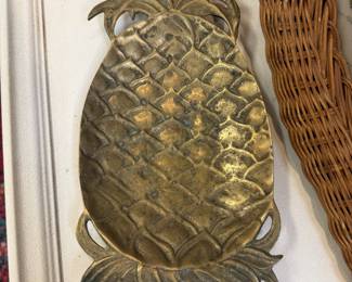 vintage beautiful pineapple tray in brass, can sand alone or hang on a wall