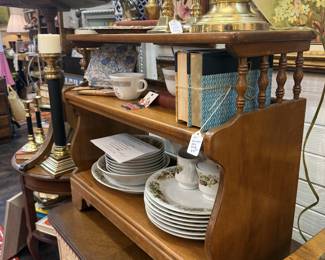 Ethan Allen heriloom maple etagere with small spindle post