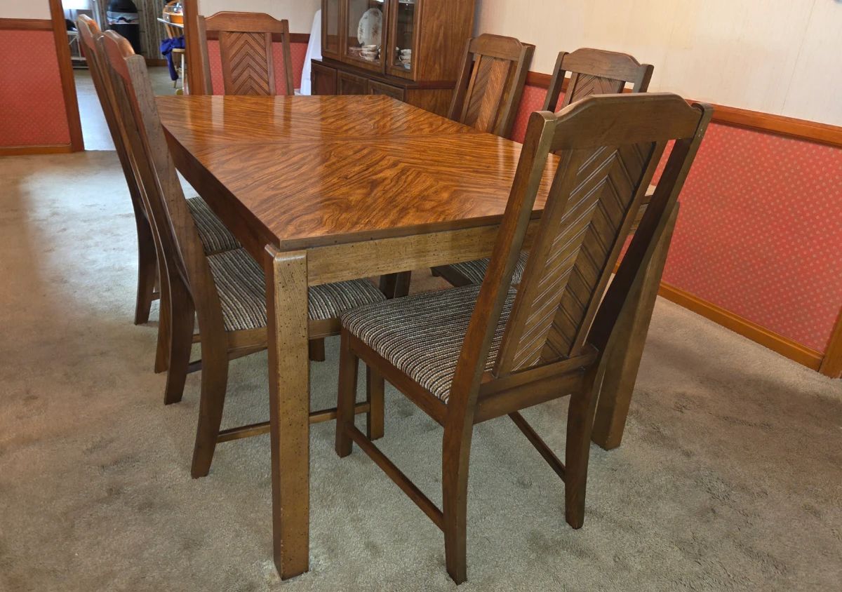 Bassett pecan dining table