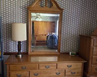 Dresser w/mirror 