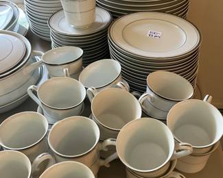 #183 Wallace Heritage "Newport" China - approx 83 pieces $100.00