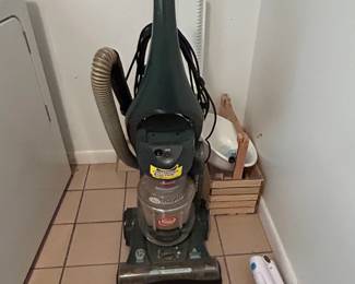 #200 Bissell Momentum Cyclonic Corded vacuum $40.00