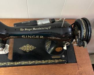 #135 Singer Black Sewing Machine Vintage w/Cabinet and Accessories $40.00